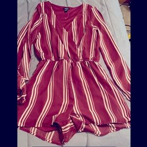 Short long sleeve romper